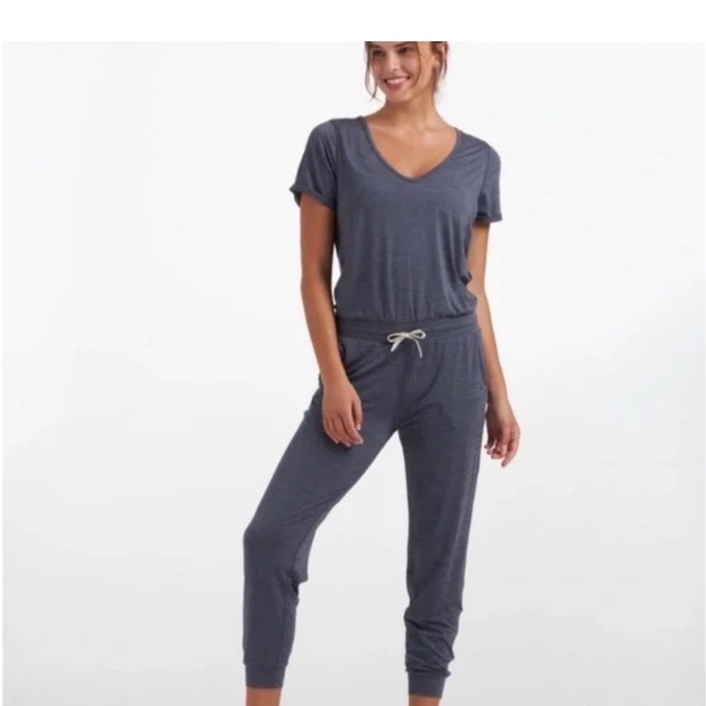 SUPER CUTE! Excellent condition Vuori Azure Heather All Day Jumpsuit Medium
